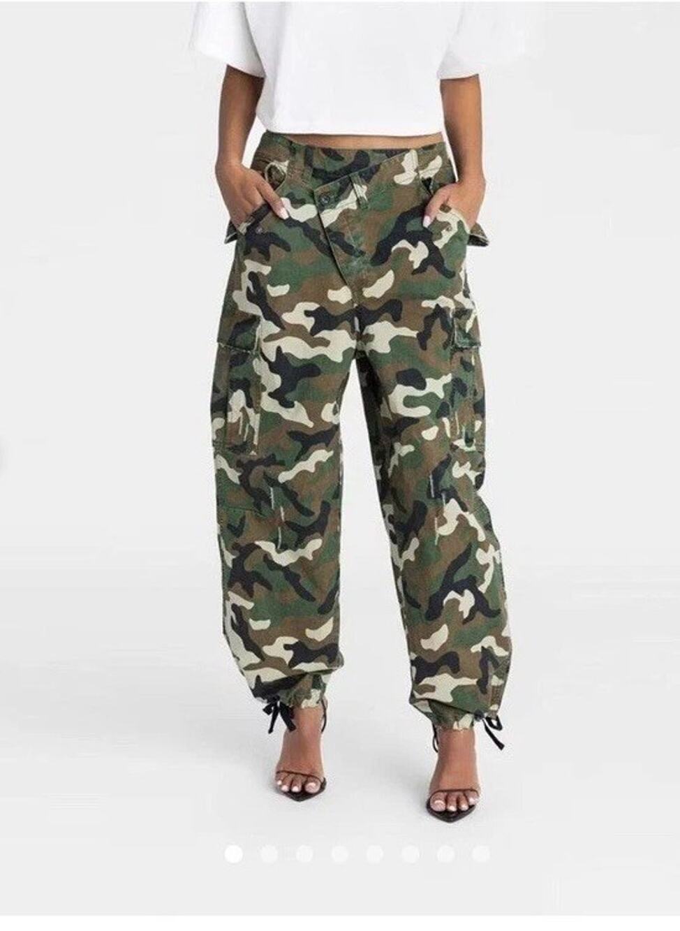 KBB by Kahlana The Cargo Mid Rise Straight Leg Classic Camo Pants - size M- NWT
